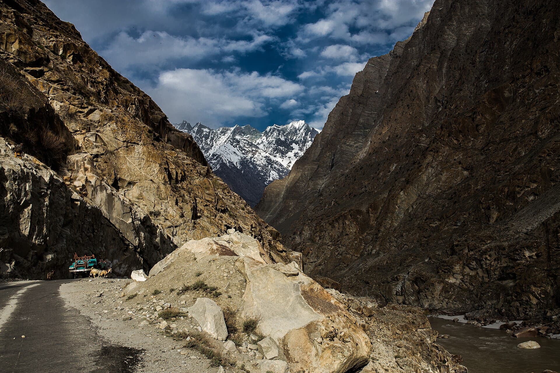 Skardu valley landscape on the road to the Karakoram Highway